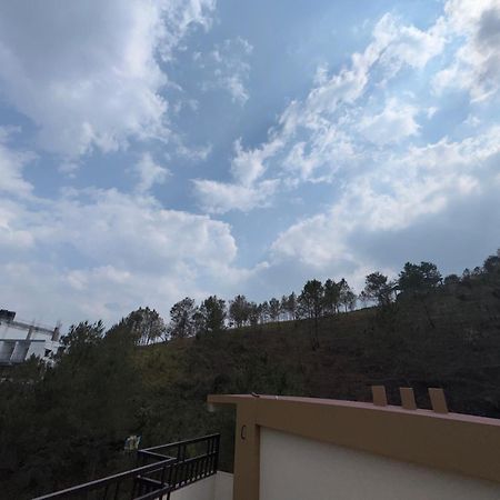Xtsy Travellers Hostel Shillong Ngoại thất bức ảnh