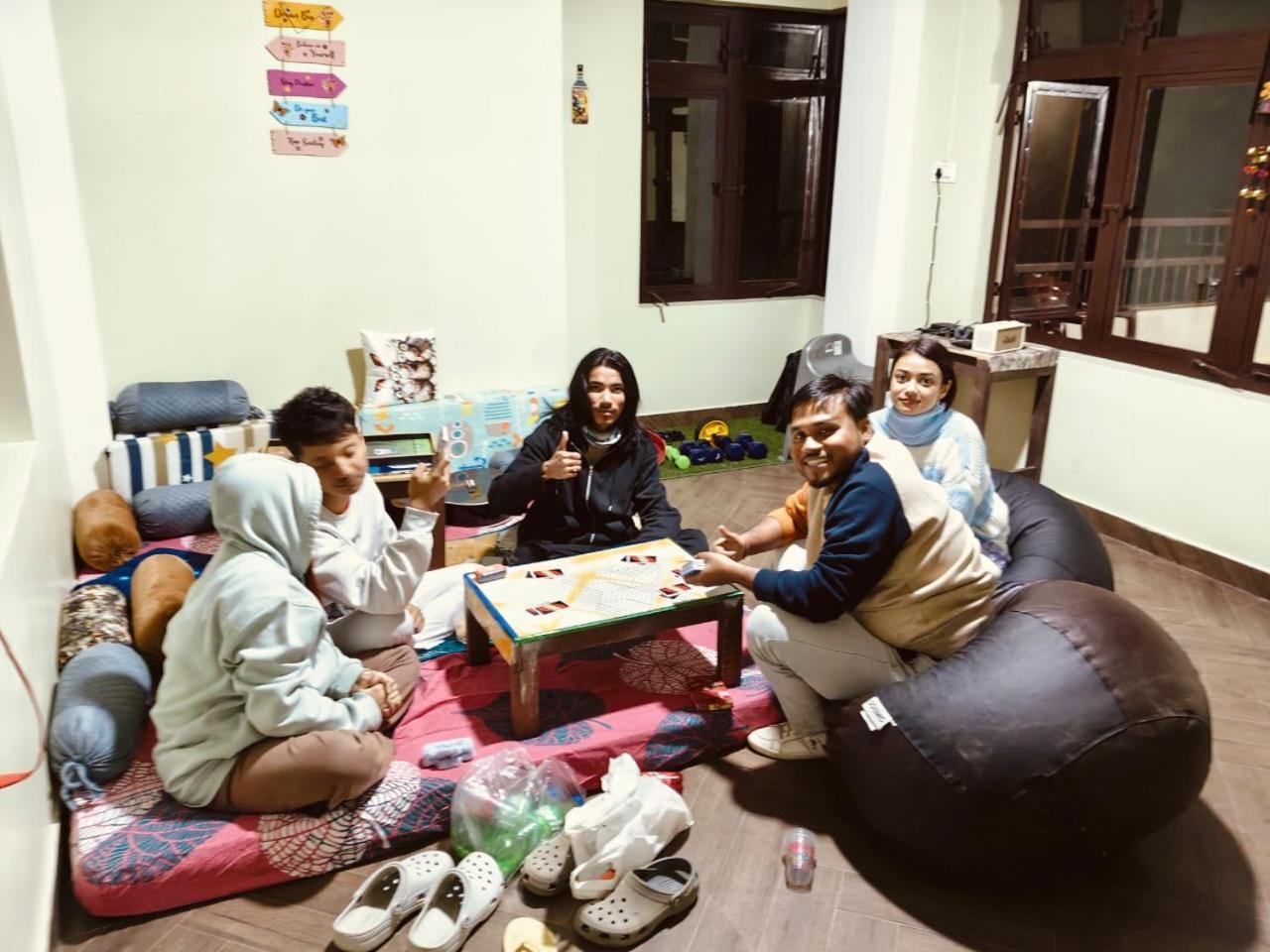 Xtsy Travellers Hostel Shillong Ngoại thất bức ảnh