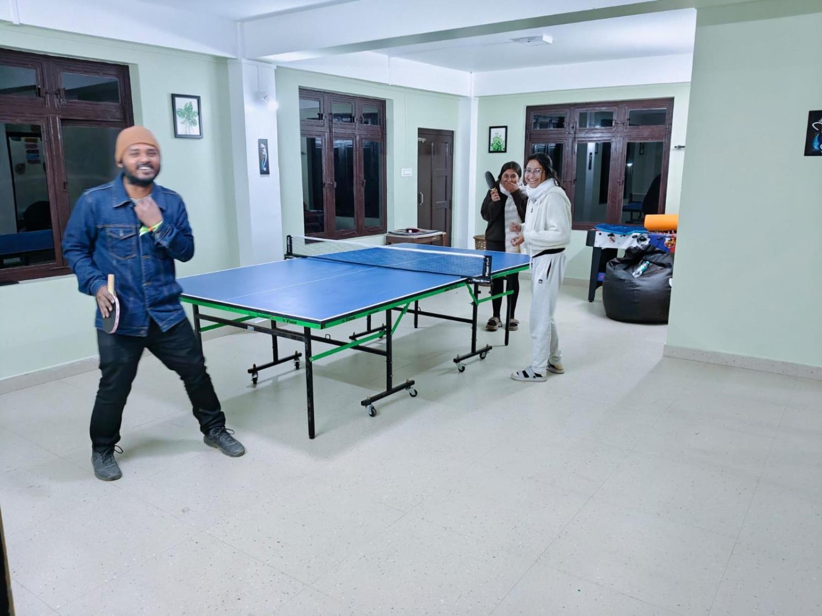 Xtsy Travellers Hostel Shillong Ngoại thất bức ảnh