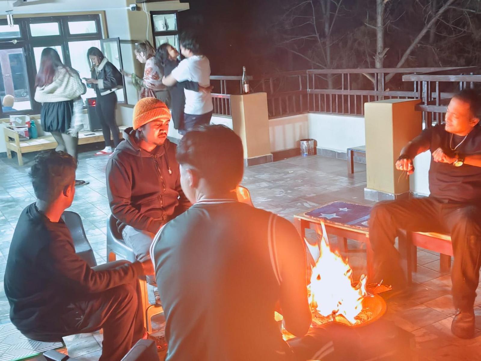 Xtsy Travellers Hostel Shillong Ngoại thất bức ảnh