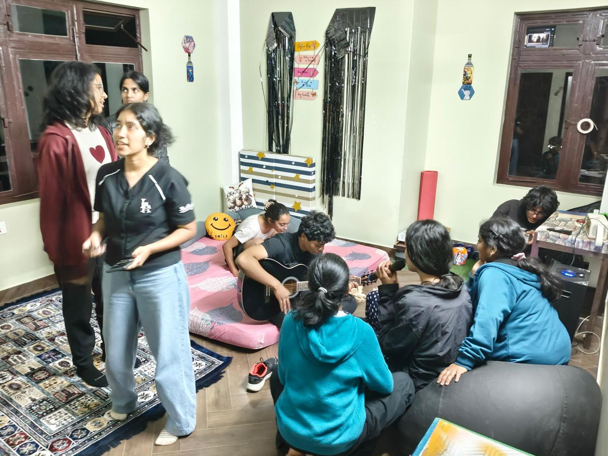 Xtsy Travellers Hostel Shillong Ngoại thất bức ảnh