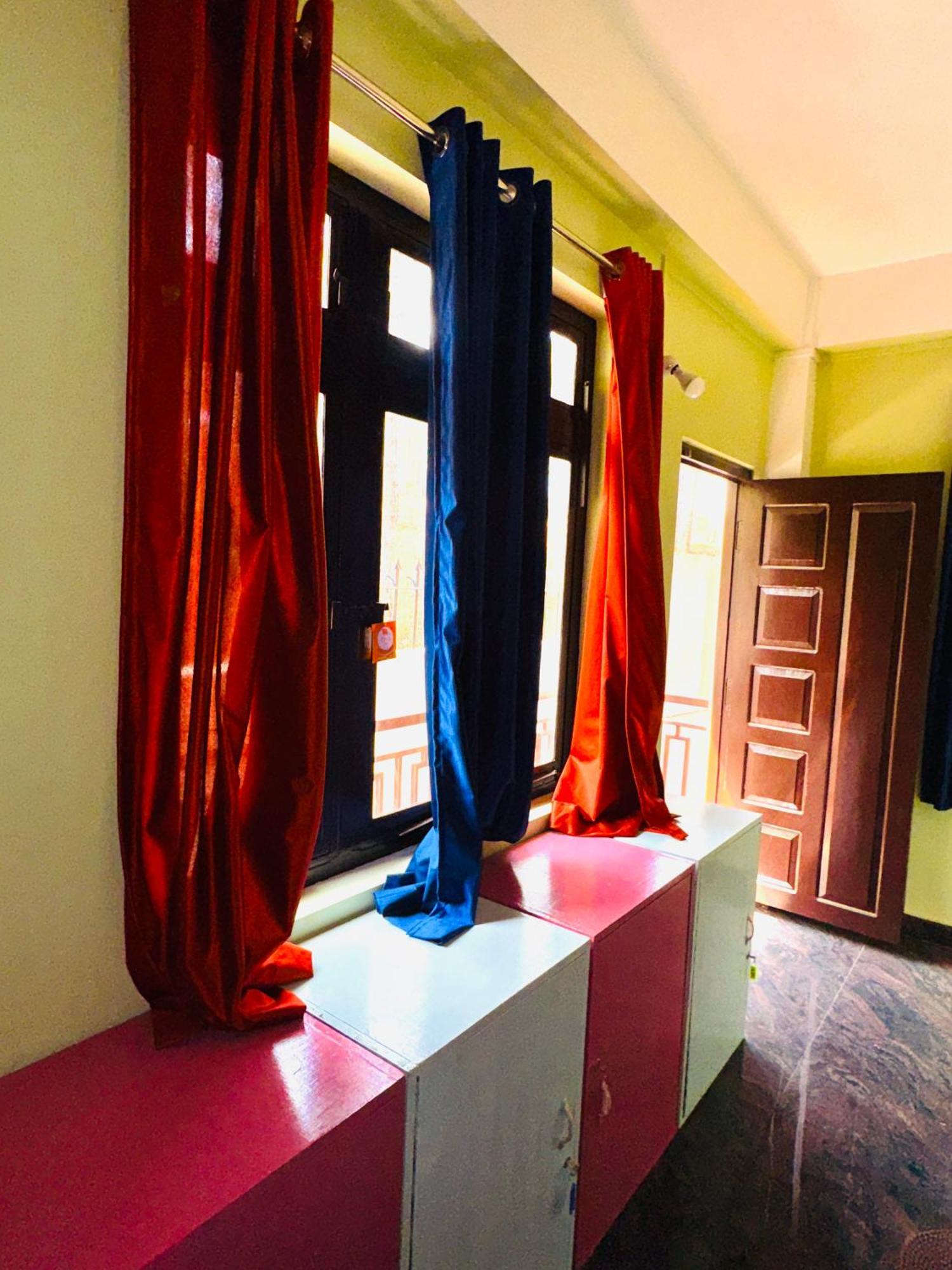 Xtsy Travellers Hostel Shillong Ngoại thất bức ảnh