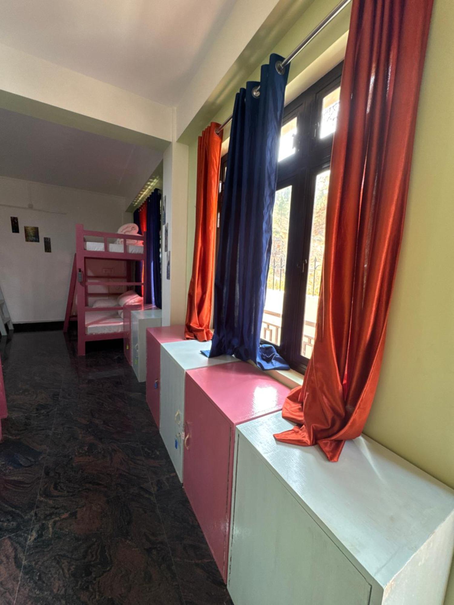 Xtsy Travellers Hostel Shillong Ngoại thất bức ảnh