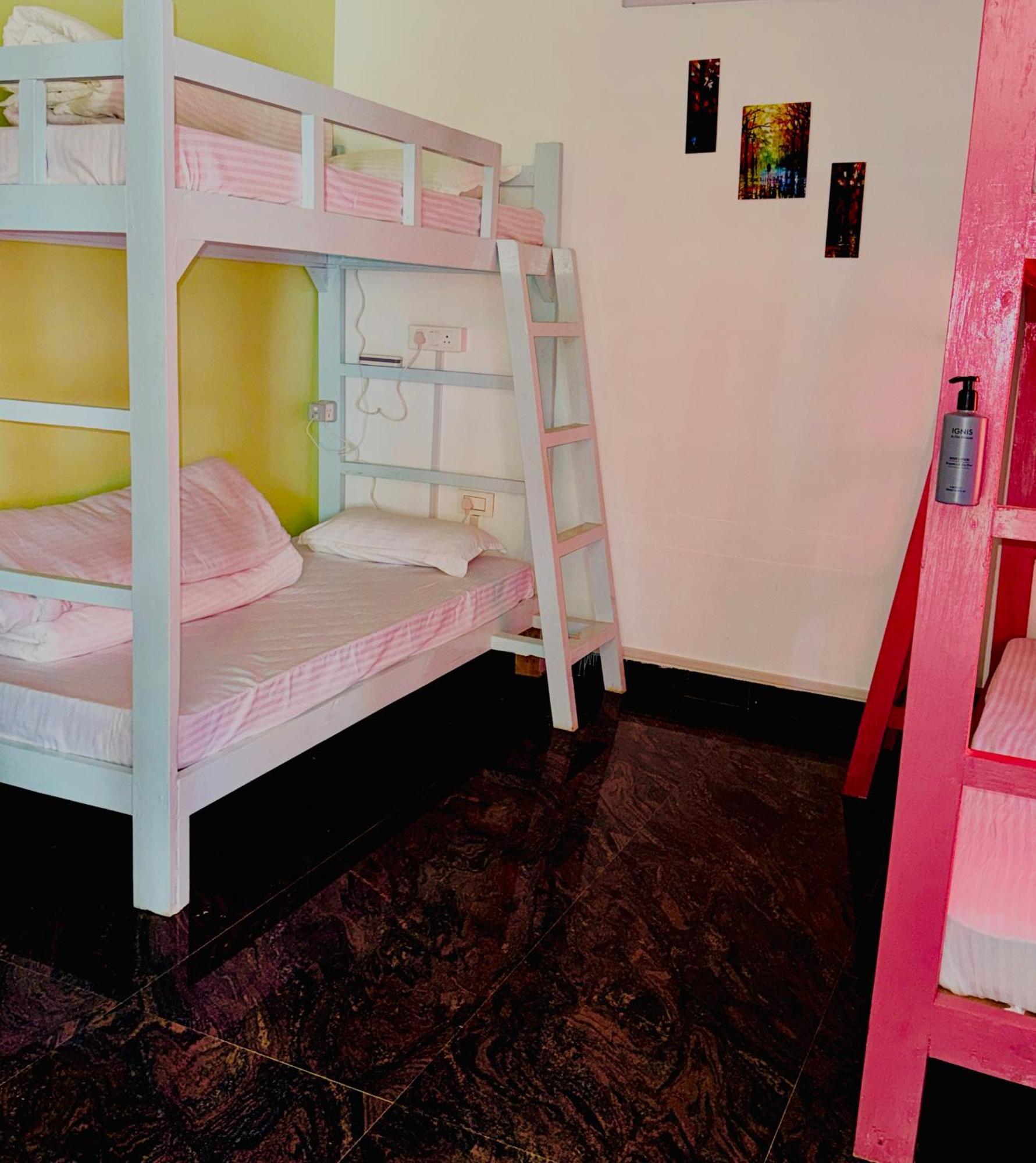 Xtsy Travellers Hostel Shillong Ngoại thất bức ảnh