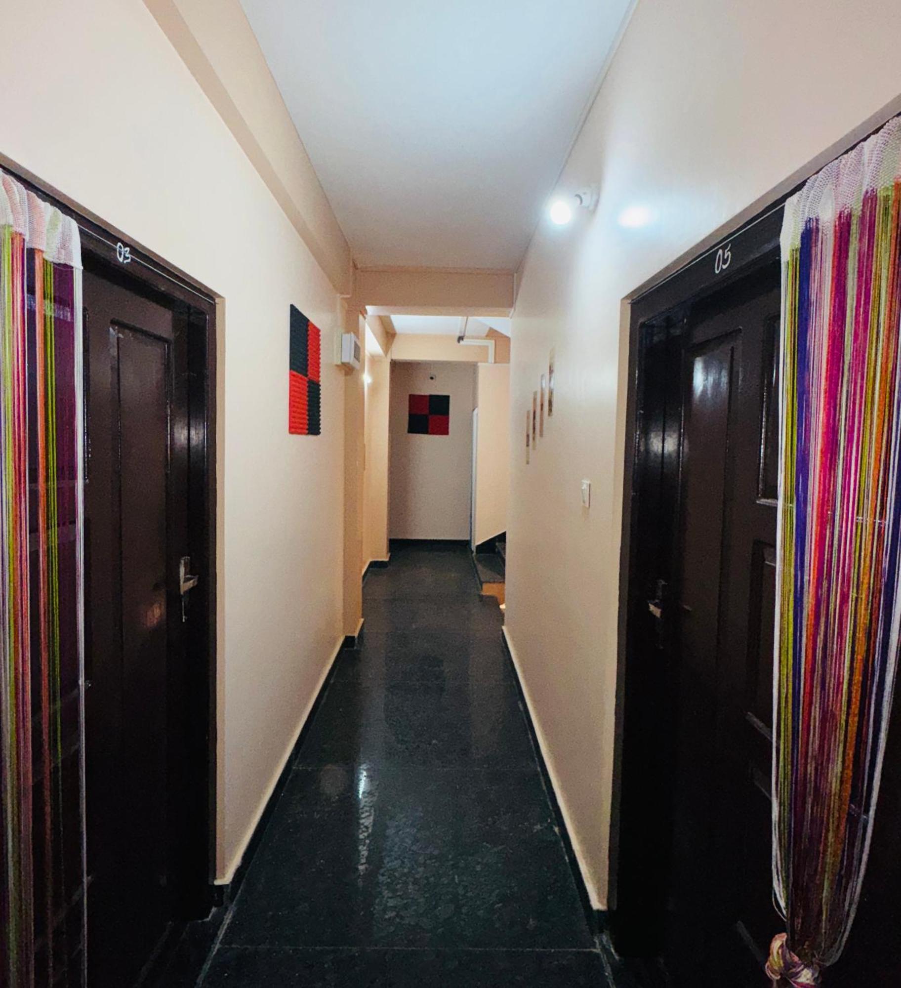 Xtsy Travellers Hostel Shillong Ngoại thất bức ảnh