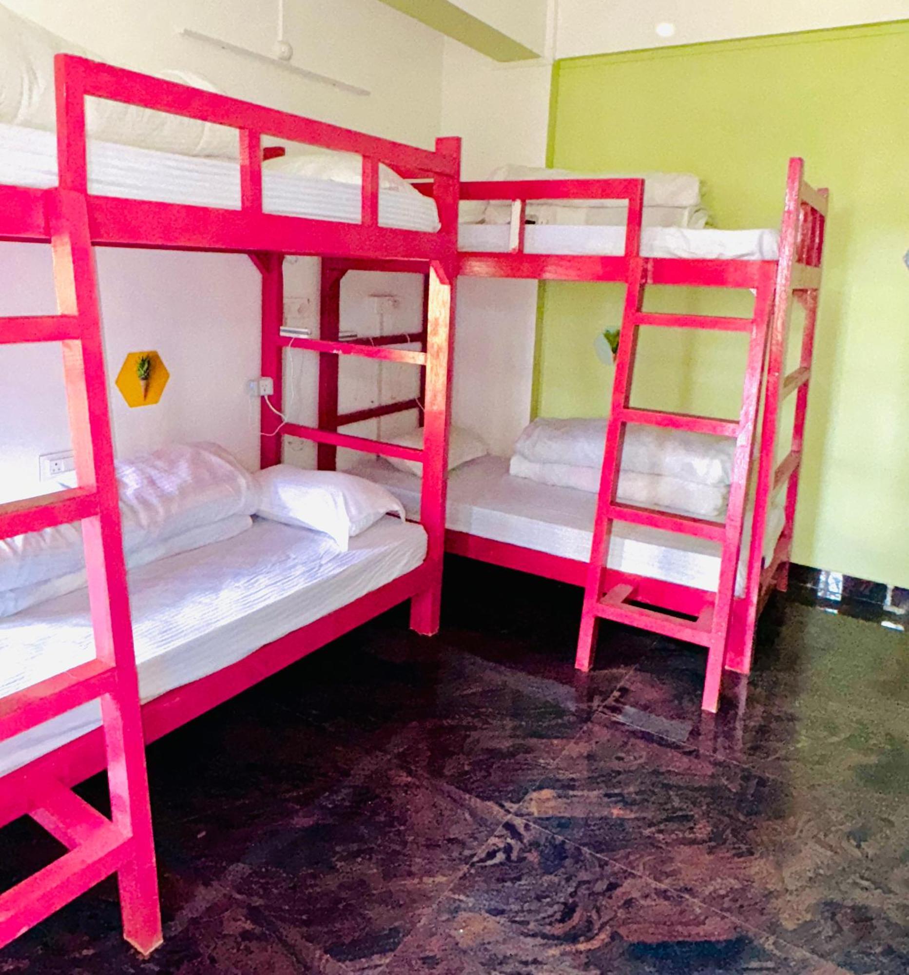 Xtsy Travellers Hostel Shillong Ngoại thất bức ảnh