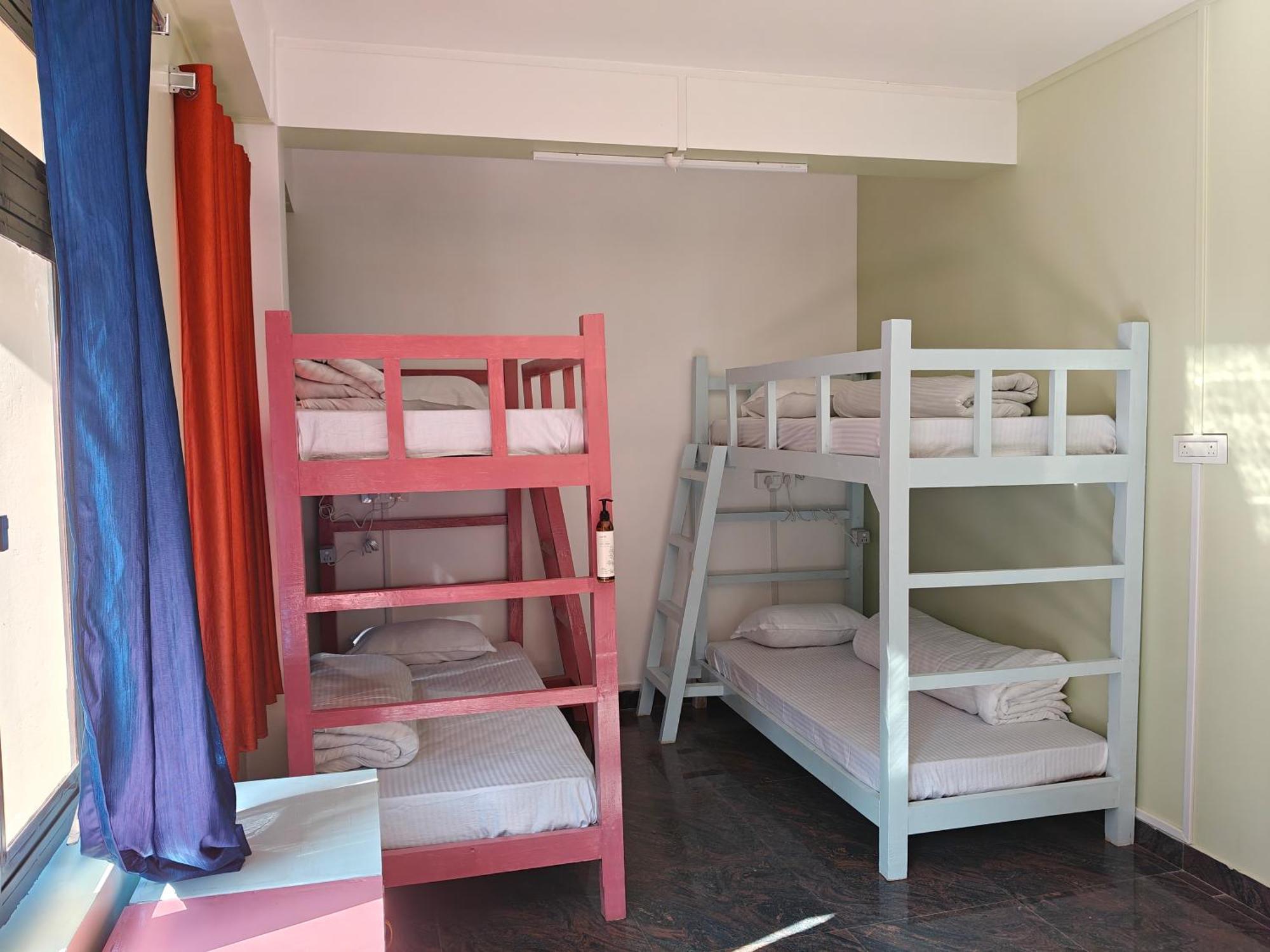 Xtsy Travellers Hostel Shillong Phòng bức ảnh