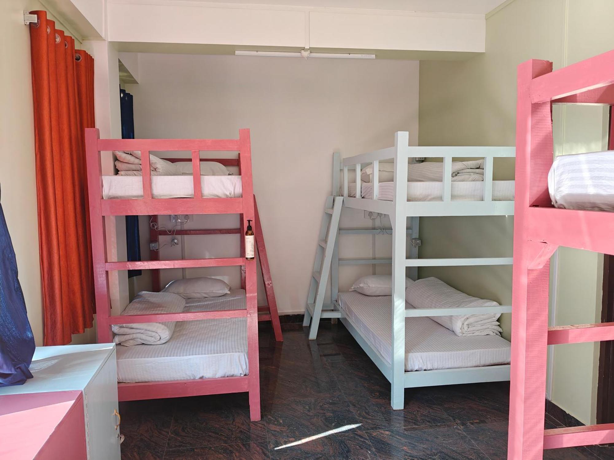 Xtsy Travellers Hostel Shillong Phòng bức ảnh
